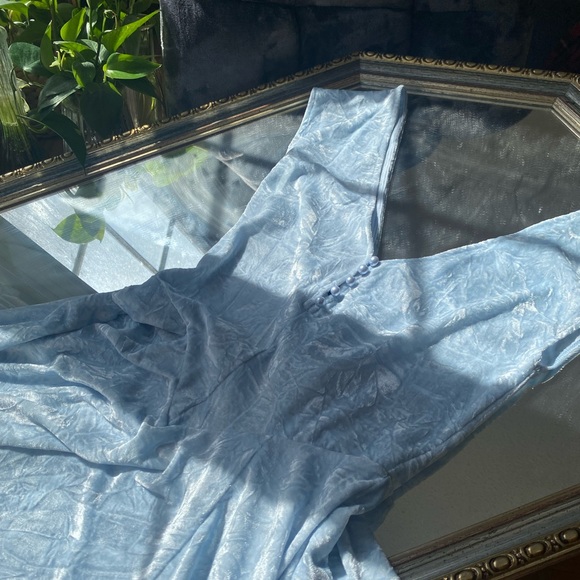 URBAN OUTFITTERS Corina Pastel Blue Velvet Midi Dress - Picture 4 of 9